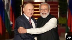 나렌드라 모디 인도 총리와 블라디미르 푸틴 러시아 대통령이 6일 뉴델리에서 정상회담을 했다.
