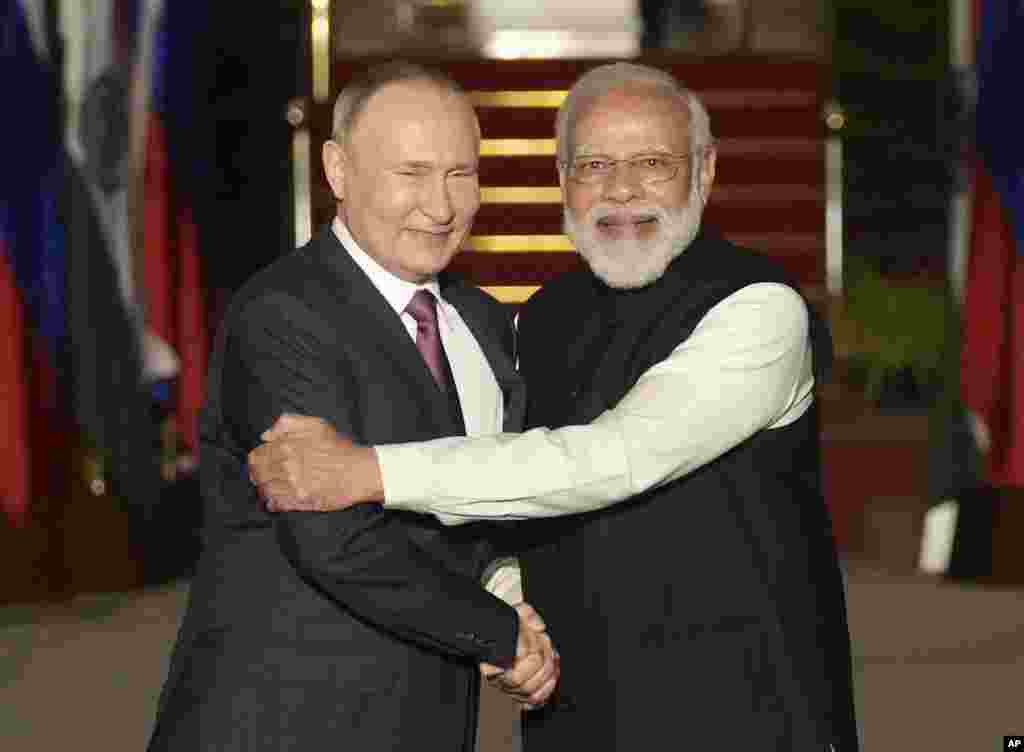 Rusiya prezidenti Vladimir Putin və Hindistanın baş naziri Narendra Modi Yeni Dehli şəhərində
