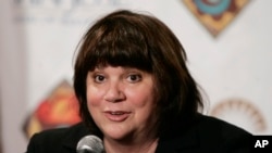 Musican Linda Ronstadt smiles during a news conference in San Jose, Calif., May 5, 2009.