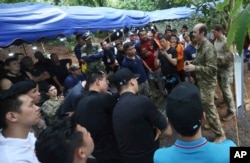 Members of the U.S. Special Operations Command Pacific Search and Rescue team meet with rescue teams from China, Thailand and Australia as they plan a search operation in northern Thiland, July 2, 2018. (AP Photo)