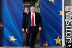 British Labour Party leader Jeremy Corbyn, right, and Keir Starmer, Labour Shadow Brexit secretary, leave EU headquarters prior to an EU summit in Brussels, Belgium, March 21, 2019.