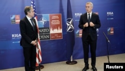 美国国务卿布林肯星期二在拉脱维亚与北约秘书长斯托尔滕贝格举行会晤