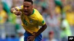 Tiền đạo Neymar ăn mừng bàn thắng ở phút thứ 51 của hiệp 2.