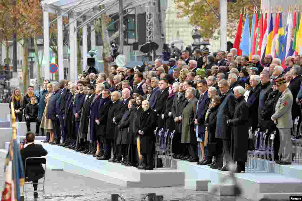 Главы государств и правительств участвуют в церемонии поминовения в День перемирия, спустя 100 лет после окончания Первой мировой войны у Триумфальной арки в Париже, Франция, 11 ноября 2018 года