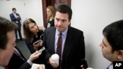 លោក Devin Nunes ប្រធាន​គណៈកម្មាធិកា​ស៊ើបអង្កេត​របស់​សភា​ថ្លែង​ទៅ​កាន់​អ្នក​កាសែត​នៅ​ក្នុង​វិមាន​សភា Capitol Hill ក្នុង​រដ្ឋធានី​វ៉ាស៊ីនតោន កាលពី​ថ្ងៃទី១៤ ខែកុម្ភៈ ឆ្នាំ២០១៧។