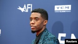  Chadwick Boseman arrive au 47e gala de l'AFI Life Achievement Award honorant l'acteur Denzel Washington à Los Angeles, en Californie, aux États-Unis, le 6 juin 2019. 