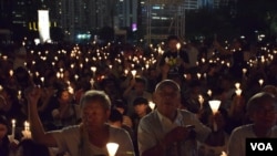 香港13萬人參加維園六四燭光晚會 （圖片集）