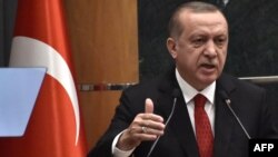 Recep Tayyip Erdogan s'exprime depuis Alger, Algerie, le 27 fevrier 2018