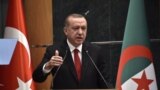 Recep Tayyip Erdogan s'exprime depuis Alger, Algerie, le 27 fevrier 2018