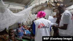 Dr. Dorian Job, le manager du programme de MSF, dans un centre de soin au Niger, sur une photo publiée le 30 septembre 2018. (MSF)