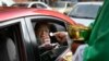 Warga Venezuela Temukan Sukacita dalam Misa "Drive-in"