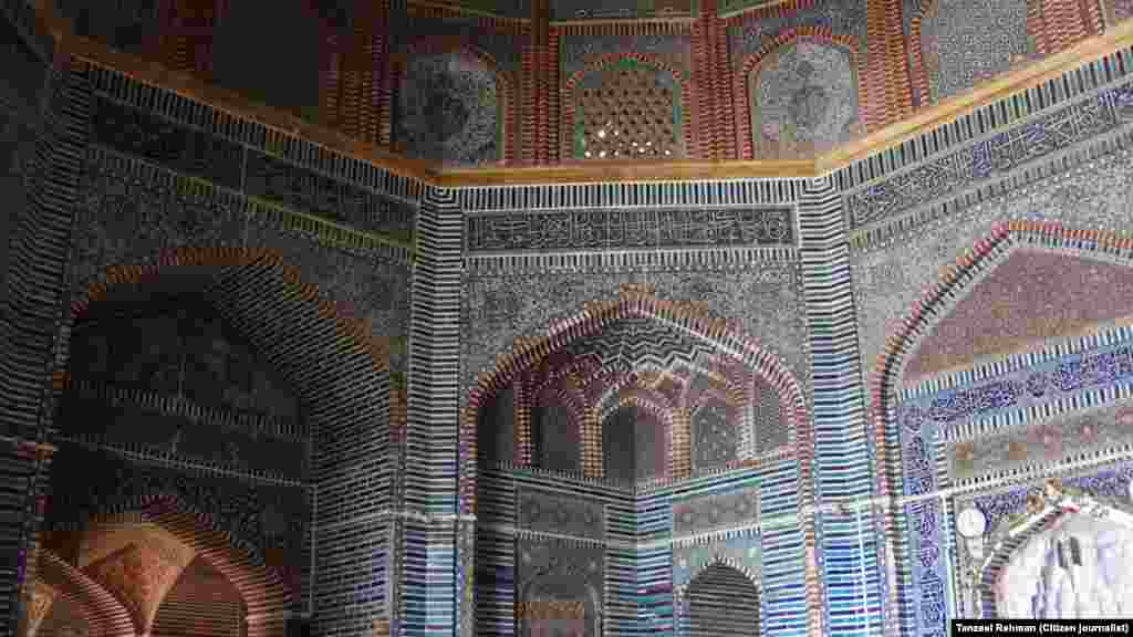 مغل دور میں تعمیر کی گئی شاہجہان مسجد کا فن تعمیر میں ایک الگ مقام ہے