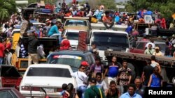 Venezuelans line up to cross into Colombia at the border in Paraguachon, Colombia, Feb. 16, 2018. 