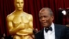 Sidney Poitier, 1st Black Performer to Win Best Actor Oscar Dies
