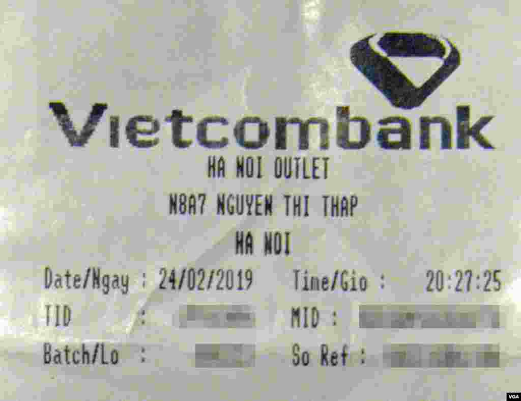 하노이의 북한 식당인 '고려식당' 신용카드 매출전표. 상호가 '하노이 아울렛(HA NOI OUTLET)'으로 되어있다.