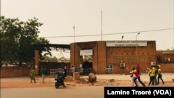 Le Centre hospitalier universitaire Yalgado Ouédraogo, Ouagadougou, le 27 avril 2020 (VOA/Lamine Traoré)