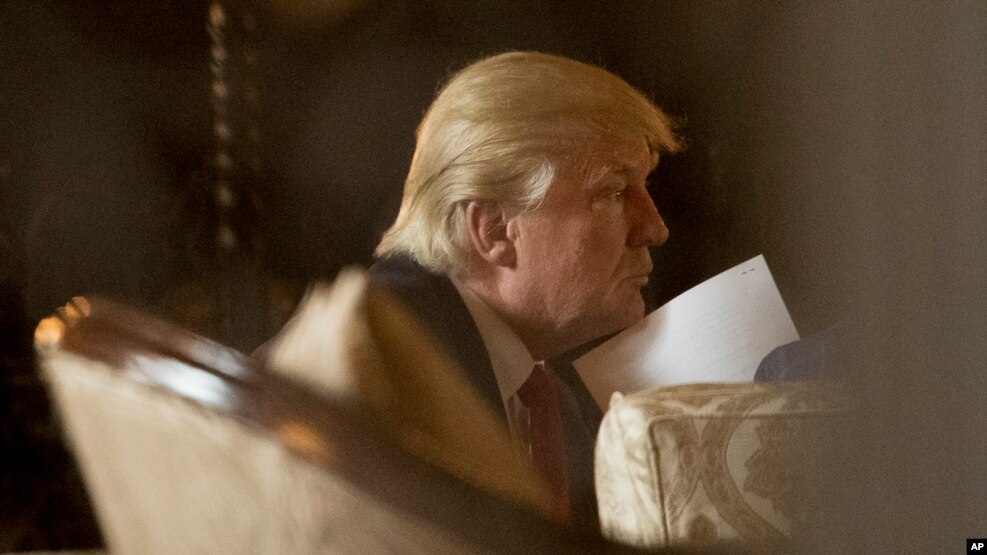 Tổng thống đắc cử Donald Trump dự một cuộc họp tại Mar-a-Lago, ở Palm Beach, bang Flordia, ngày 21 tháng 12, 2016.