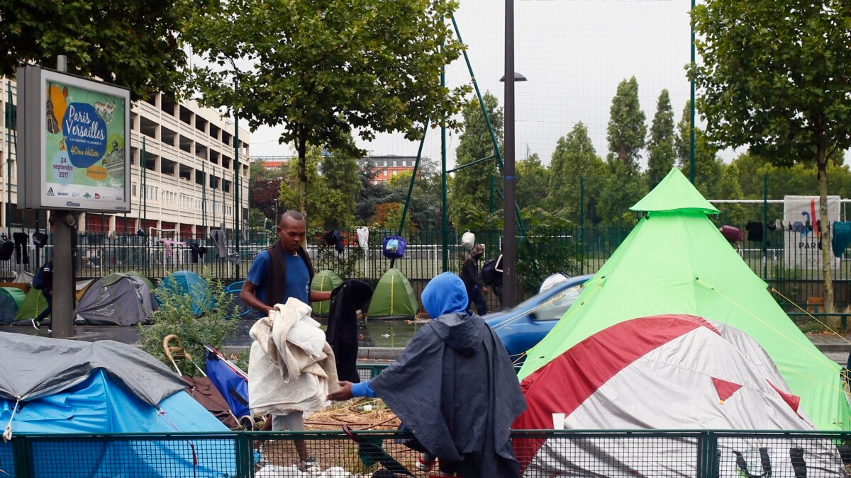 Paris 1 600 Migrants Evacues Lors D Un Nouveau Demantelement De Camps