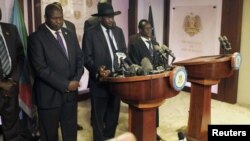 South Sudan President Salva Kiir (C), flanked by former rebel leader Riek Machar (L) and other government officials, addresses a news conference at the Presidential State House in Juba, South Sudan, July 8, 2016. 