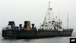 지난 2006년 불법 무기 수출과 관련하여 홍콩항에 억류된 북한 선박 강남 1호. (자료사진)