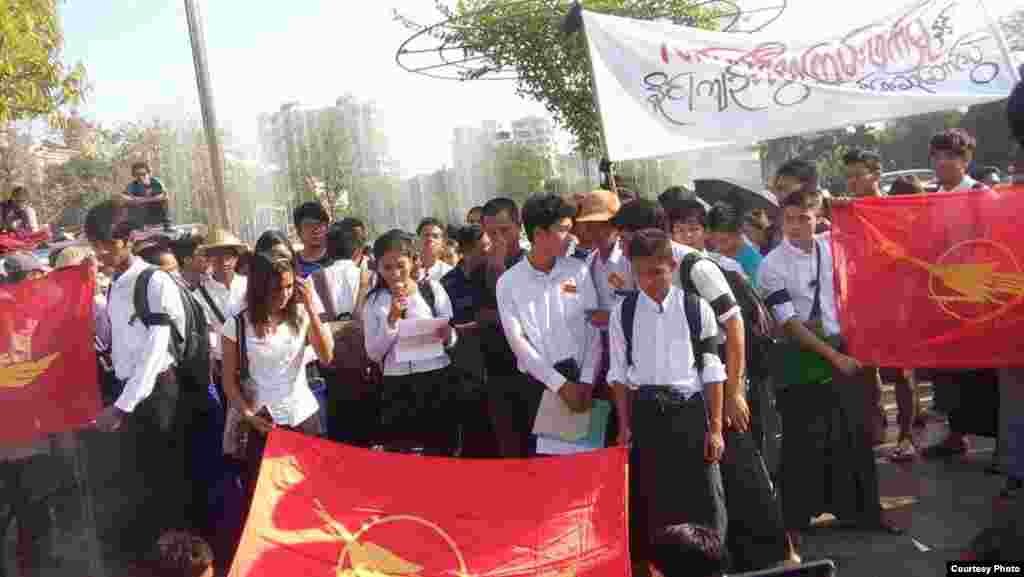 မတ္လ ၅ရက္ လက္ပတ္နီအၾကမ္းဖက္ႏွိမ္ႏွင္းမႈ ႏွစ္ပတ္လည္ေန႔(သတင္းဓာတ္ပံု-Photo Credit to မသဥၨာခိုင္ ( ၈၈မ်ိဳးဆက္ ၿငိမ္းခ်မ္းေရးနဲ႔ ပြင့္လင္း လူ႔အဖြဲ႔အစည္း)
