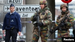 Бельгійські солдати і поліція на дорозі до столичного аеропорту