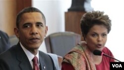 Presiden Barack Obama (kiri) dan Presiden Brazil Dilma Rousseff (kanan) dalam forum CEO AS-Brazil di Istana Itamaraty di Brasilia, Sabtu (19/3).