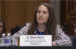 美国乔治城大学中国安全问题专家梅慧琳教授（Oriana Mastro）就美中关系在参议院作证（美国之音莉雅拍摄）。
