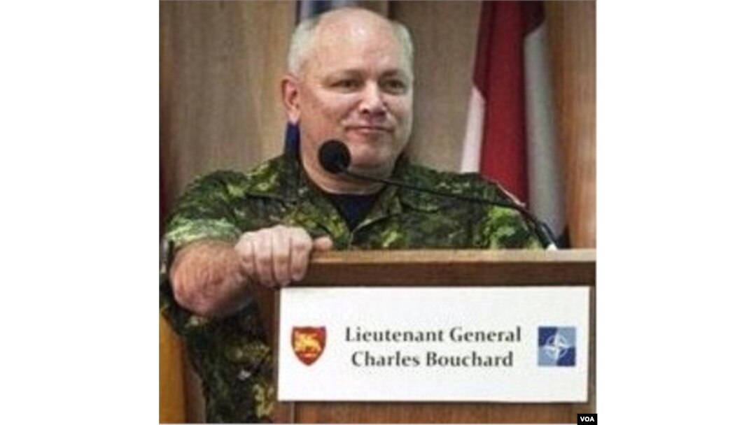 Panglima operasi udara NATO di Libya, Letnan Jenderal Kanada Charles Bouchard.