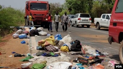 Une vingtaine de morts dans une collision entre un minibus et un ...