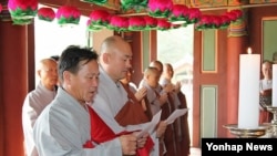 지난해 10월 금강산 신계사 열린 남북불교도 합동법회. (자료사진)