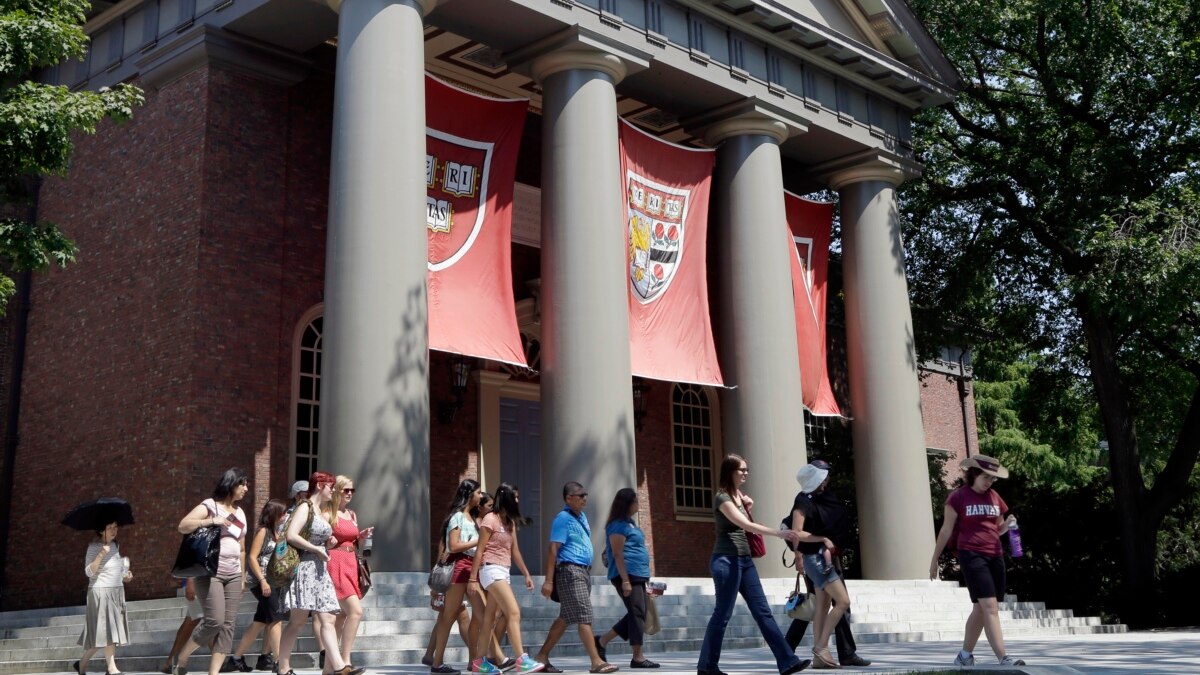 Harvard Tries To Reduce Exclusive Clubs