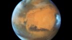 "Nếu những nhà nghiên cứu này đúng, đây là lần đầu tiên chúng ta tìm thấy bằng chứng về một hồ nước lớn trên sao Hỏa," Cassie Stuurman, một nhà địa vật lí tại Đại học Texas, nói.