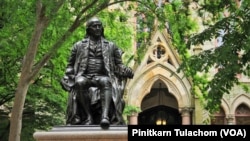 Statue of Benjamin Franklin in front of College Hall