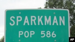 U Sparkmanu, u saveznoj državi Arkansas, koji je izgubio više od polovine svojih stanovnika od 1950., sami stanovnici su organizirali program sveučilišnih stipendija