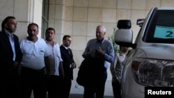 BM ekibinin başkanı Ake Sellstrom, Şam'da oteline girerken