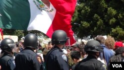 Police and protesters outside the site of the Republican Party California convention. (M. O'Sullivan/VOA)