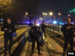 Turkish police close off entrance to scene of blast in Ankara, Turkey, Feb. 17, 2016. (Photo: Yıldız Yazıcıoğlu for VOA)