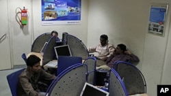 Indians surf the Internet at an Internet cafe, in Allahabad, India, April 27, 2011.