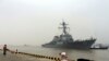 美驱逐舰在中国控制岛礁附近巡航
