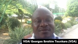 Marc Yevou, Secrétaire général de la Coordination des journalistes pour la défense de leurs droits à Fraternité matin, Abidjan, Côte d’Ivoire, 6 décembre 2017. (VOA/ Georges Ibrahim Tounkara)