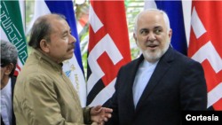 El presidente nicaraguense Daniel Ortega junto al canciller iraní, Mohammed Javad Zarif, quien visitó Nicaragua en julio pasado, Cortesía Diario La Prensa