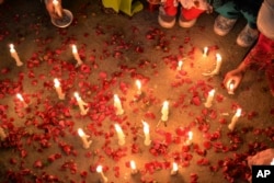 Pakistani children hold candles during a vigil to condemn the attacks on their ethnic Hazara community, in Quetta, Pakistan, Feb. 16, 2014.