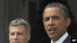President Barack Obama announces that Princeton University labor economist Alan Krueger, left, has been named as top White House economist, during a statement in the Rose Garden of the White House in Washington, August 29, 2011