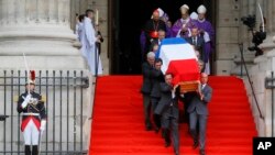 جیکس شیراک کا تابوت تدفین کیلئے لیجایا جا رہا ہے