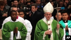 پاپ از جوامع مسیحی و یهودی خواسته است تا از پناهجویان مسلمان استقبال کند