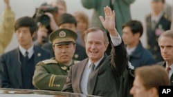 Bush visiting Beijing 19890225