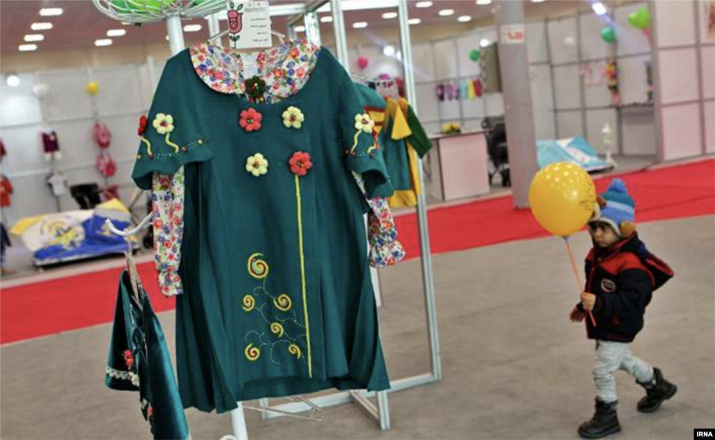 جشنواره ملی لباس و طراحی پارچه کودک و نوجوان در کانون پرورش فکری به نمایش گذاشته شد. عکس: مرضیه موسوی 