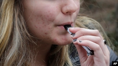 FDA Calls Teen Vaping an Epidemic Vows Crackdown