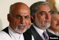 FILE - Candidates Ashraf Ghani, left, and Abdullah Abdullah give a news briefing in Kabul, Afghanistan, July 12, 2014.